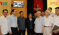 阮富仲与河内市选民接触开展竞选活动
