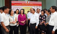 阮春福与海防市选民接触开展竞选活动