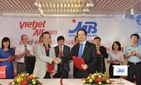 越南军队商业股份银行和越捷航空公司签署购买飞机贷款合同