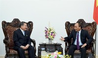 越南政府总理阮春福会见泰国TCC集团总裁苏旭明