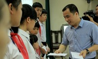越南电视台和电力集团颁发“越南的信念”助学金