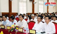 越南政府副总理王庭惠接触河静省香溪县选民
