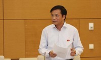 越南国会各个委员会举行全体会议审议经济社会发展计划执行情况