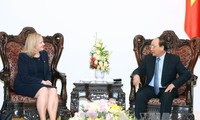 越南政府总理阮春福会见爱尔兰驻越大使莫兰