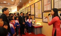 “黄沙长沙归属越南——历史和法理证据”地图和资料展在莱州省举行