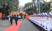 越南国家主席陈大光在海防市拜年