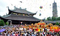 越南全国各地为2017年春节庙会做好准备
