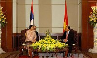 老挝国会主席巴妮对越南进行正式友好访问