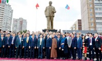 俄罗斯乌里扬诺夫斯克市的胡志明主席塑像落成