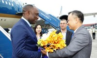 海地共和国参议院议长拉托尔蒂开始对越南进行正式访问