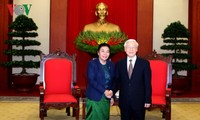 阮富仲​会见老挝人民革命党中央对外联络部代表团