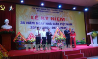 越南全国各地纷纷举行活动纪念11.20越南教师节