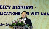王庭惠出席“工资政策改革国际和越南经验”研讨会