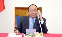 阮春福与日本首相安倍晋三通电话