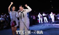 美国海军乐队与越南艺人举行交流表演活动
