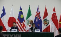 越南工贸部部长陈俊英会见日本、智利和墨西哥代表