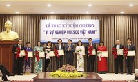首都河内20名优秀个人荣获《为了越南联合国教科文组织事业》纪念章