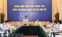越南外交部与内务部召开协调配合工作会议