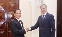 越南和拉脱维亚举行政治磋商