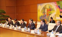 越共中央组织部部长范明正会见日本首相特使