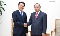 阮春福会见老挝总理府部长兼办公厅主任佩·蓬皮帕