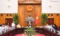 越南政府总理阮春福与承天顺化省领导人进行座谈