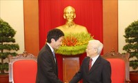 阮富仲会见日本首相安倍晋三的特别顾问其浦太郎