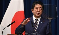 日本首相安倍举行新年首场记者会