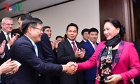 越南国会主席阮氏金银探望并向海关总局拜年