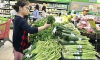 越南政府总理阮春福对超市减轻废弃塑料袋危害模式表示赞赏