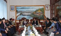 越南国会主席阮氏金银访问老挝万象省