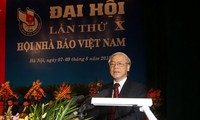 越共中央总书记、国家主席阮富仲就越南新闻工作者协会成立70周年致贺信