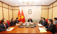 越共中央总书记、国家主席阮富仲与俄罗斯总统普京举行电话会谈