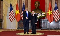  越美领导人互致贺电庆祝两国关系正常化25周年