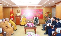 中央民运部部长张氏梅会见越南佛教教会中央代表团