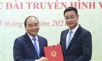 越南政府总理阮春福宣读任命VTV台长的决定
