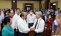  越南国家主席阮春福：良好照顾基层医疗力量
