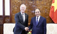 越南国家主席阮春福会见前来离任道别的荷兰和瑞士驻越大使