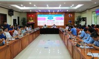 与越南农业与农村发展部共青团员举行对话的论坛