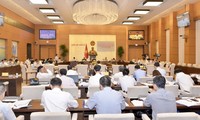 越南国会主席王庭惠提议开展厉行节约反浪费运动或竞赛
