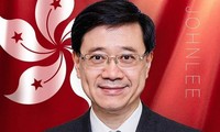 中国香港特别行政区行政长官发表首份施政报告
