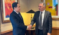 越南国会常务副主席陈青敏对西班牙巴塞罗那进行工作访问