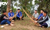 保护安沛省高原木江界县赫蒙族同胞的特色文化。