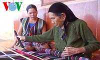 土锦纺织——衡量埃德族姑娘灵巧和勤劳的标尺