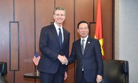 越南国家主席武文赏会见美国加州州长和洛杉矶市副市长