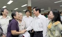 Staatspräsident trifft Wähler des Stadtviertels Vier in Ho Chi Minh Stadt