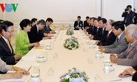 Parlamentspräsident Nguyen Sinh Hung trifft südkoreanische Präsidentin Park Geun-hye