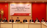 Premierminister Nguyen Tan Dung empfängt Unternehmer aus Japan