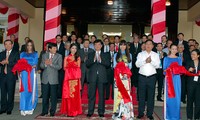 Premierminister Nguyen Tan Dung setzt Besuch in Kambodscha fort