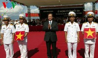 Premierminister Dung hisst vietnamesische Flagge für zwei U-Boote
